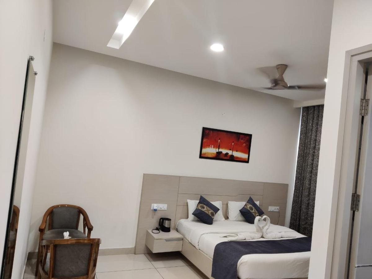 Hotel Hamilton Zirakpur Exterior photo