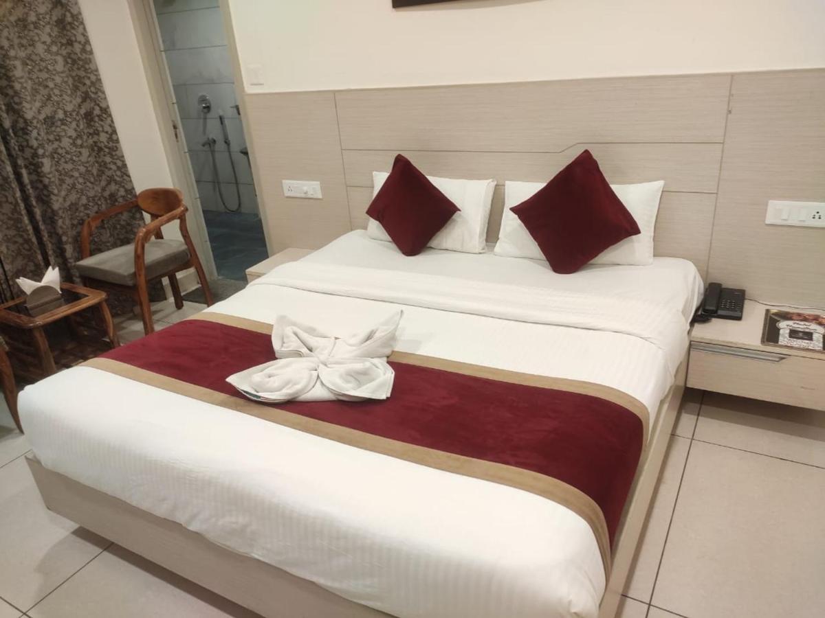 Hotel Hamilton Zirakpur Exterior photo